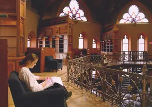 FTA March.jpg Woman studying in the Chancellor Green Rotunda