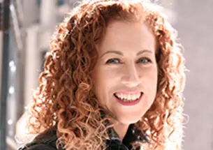 Jodi Picoult â87 (Adam Bouska)