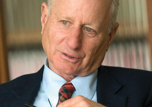  Shelby Davis ’58 founded the Davis United World College Scholars Program, which brings international and internationally oriented students to campus.   
