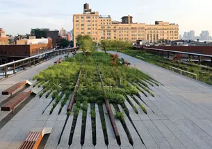 View of the High Line between Little West 12th Street and West 13th Street, looking south.