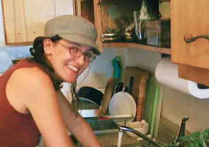 “Clean as you go” is Zora O’Neill ’94’s motto for successful dinner parties. 