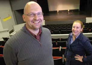 Rob Melrose ’92 directs wife Paige Rogers ’89 in “Bone to Pick,” a new play produced by their company, Cutting Ball Theater, in San Francisco.