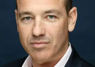 LIVE.RR_Gordon.jpg Howard Gordon ’84, a writer and executive producer of the TV show “24”, has published his first novel.