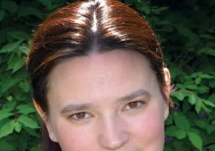  In her memoir, Meghan MacLean Weir ’00 describes the patients and families she cared for in two Boston hospitals.