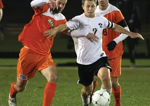 LIVE.SP_menssoccer.jpg Devin Muntz '10