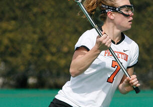 Holly McGarvie ’09