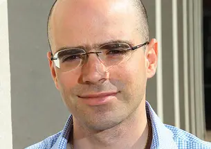 How drugs work can be dependent on or influenced by a patient’s behavior, Professor Sylvain Chassang points out.