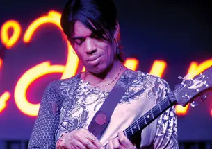 Stanley Jordan ’81 performs at Iridium Jazz Club in New York City in November.