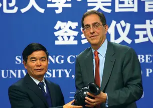 Dong Qi, president of Beijing Normal University, and President Eisgruber ’83 signed a partnership agreement in Beijing last month.