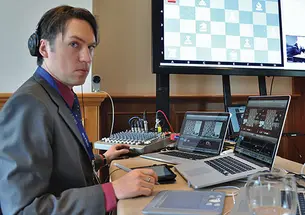 Macauley Peterson ’01 helped launch chess24.com, which has live-streaming of professional matches, video lessons, and interactive online chess play.