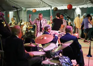 Stan Rubin ’55, standing at center, and the Tigertown Five, including Ed Polcer ’58 and, sitting in, Dick Shallberg ’54 and Tom Morley ’54