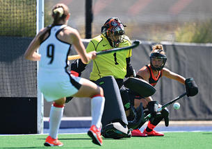 Goalie Robyn Thompson ’24