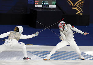 Maia Weintraub fencing