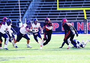 Niko Vangarelli ’25 runs for a first down.