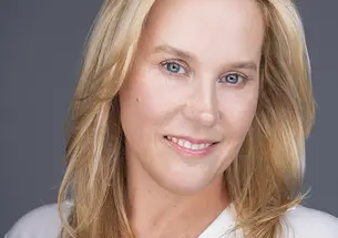 This is a headshot photo of Amy Gordinier ’92.