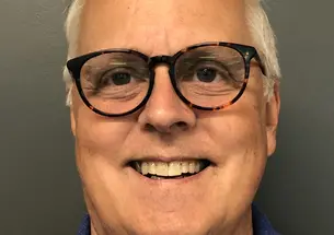 Selfie headshot photo of Bob Hay ’81