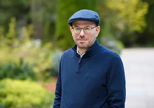 Jonathan Gribetz standing outside.