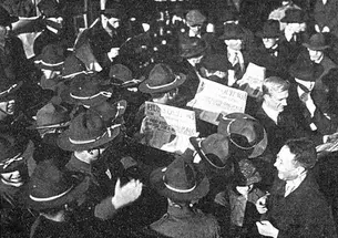 Students and soldiers read news of the end of World War I. (PAW Archives/Orren Jack Turner)