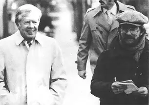 Jimmy Carter tours the campus with help from guide/reporter Kirk Petersen â80, right. (Daily Princetonian Archives)