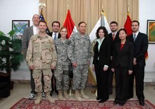 i-09bcb6db8dcaedd8bb74550f99cc1e57-AlumniwithPetraeus.jpg