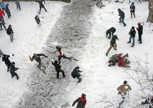 i-e972cb0943cb49db0d6e997805d08bf7-SnowDay021010.jpg