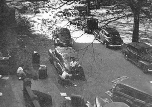 Upperclassmen move in to Witherspoon Hall in September 1948. (Alan W. Richards/PAW Archives)