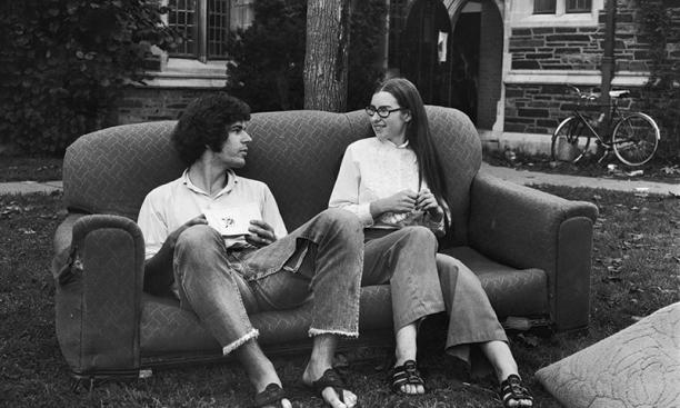 Beverly Cayford ’73, chatting with John Sease ’69