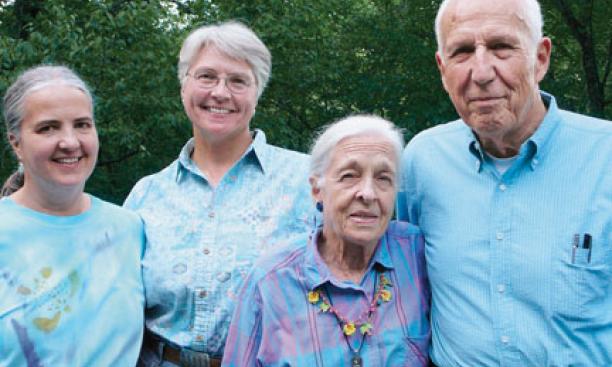 Whitney Seymour Jr. ’45, with, from left, his daughters Gabriel ’80 and Tryntje and his wife, Catryna.