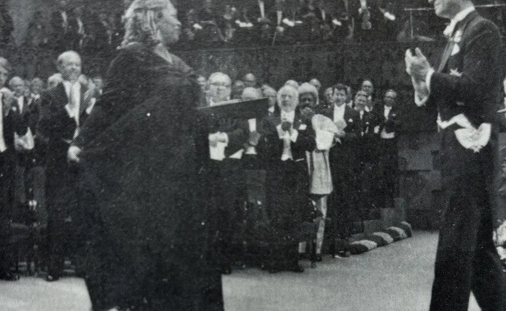 Toni Morrison 01261994.jpg Toni Morrison receives her Nobel Prize from the King of Sweden and acknowledges the applause of the crowd.