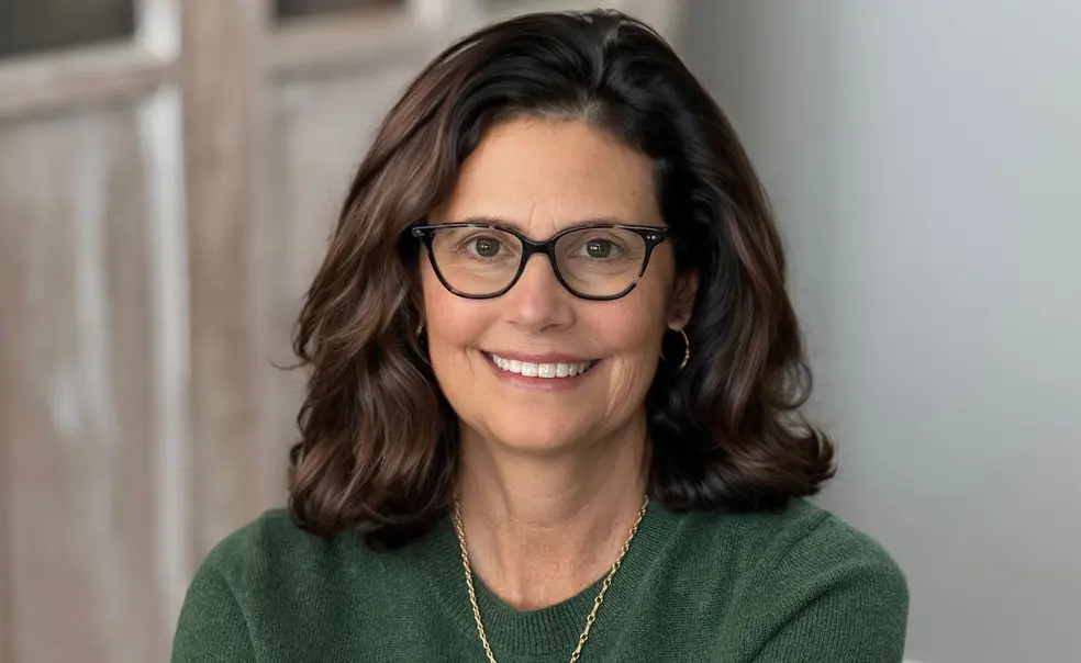 Tracy Dobmeier ’90 Collaborates on Novel that Blurs the Lines of Reality and Fiction Tracy Dobmeier ’90 Collaborates on Novel that Blurs the Lines of Reality and Fiction