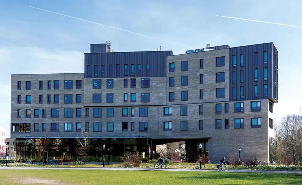 New College West Renamed for Investor and Philanthropist Yan Huo *94 New College West Renamed for Investor and Philanthropist Yan Huo *94