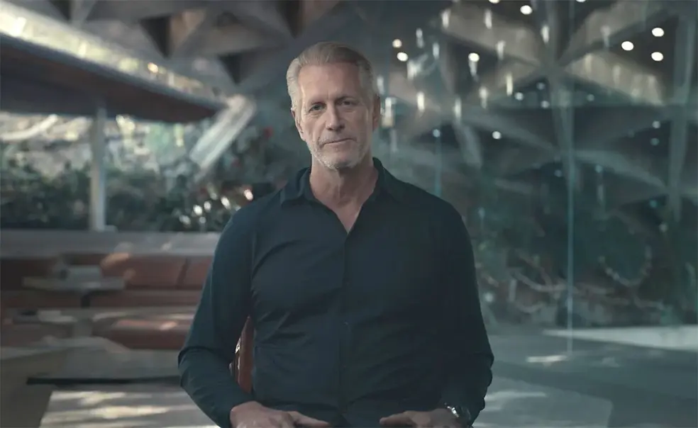Supermodel Hoyt Richards ’85 Charts Recovery From ‘Cultic Relationship’ Supermodel Hoyt Richards ’85 Charts Recovery From ‘Cultic Relationship’