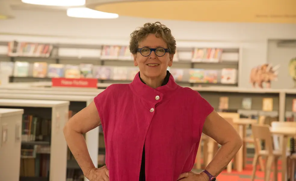 Librarian Jane Folger ’81 Knows How to Turn Kids into Readers Librarian Jane Folger ’81 Knows How to Turn Kids into Readers