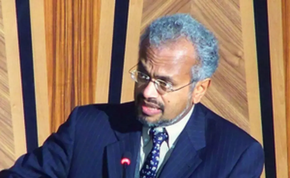 Devarajan '75 encourages students to serve and engage