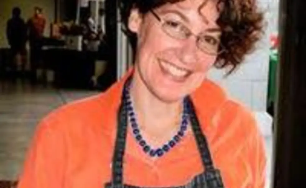 Rosenbaum '90 makes doughnuts Rosenbaum '90 makes doughnuts