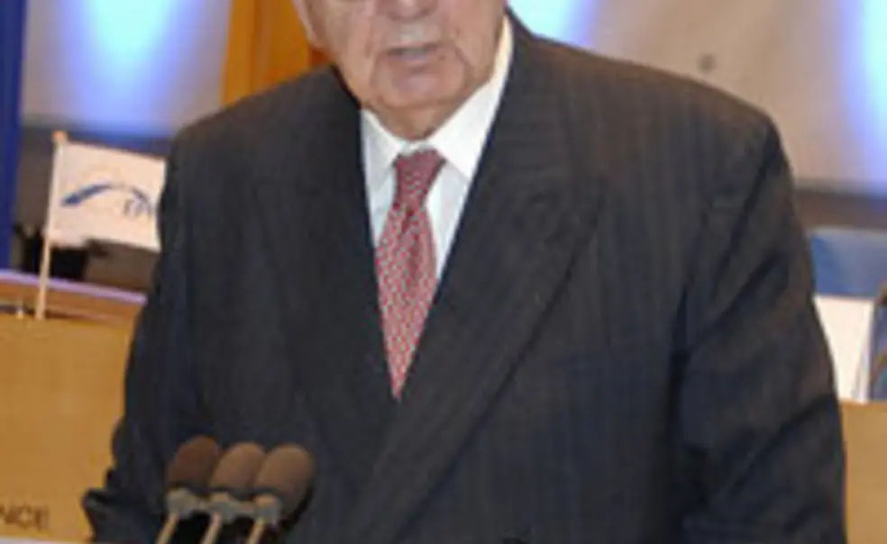8820-volcker-thumb-200x239-8819.jpg