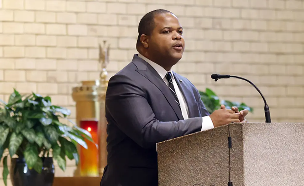 Oct. 3: Dallas Mayor Eric Johnson *03 Becomes a Republican