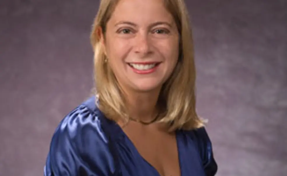 Beers,-Laura.-Prof-pic 1.jpg