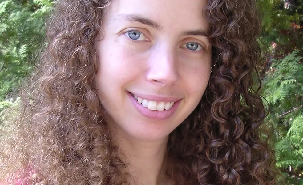 In Latest Novel, Sarah Beth Durst ’96 Crafts a Haunting and Poignant Story of Grief and Sisterhood In Latest Novel, Sarah Beth Durst ’96 Crafts a Haunting and Poignant Story of Grief and Sisterhood