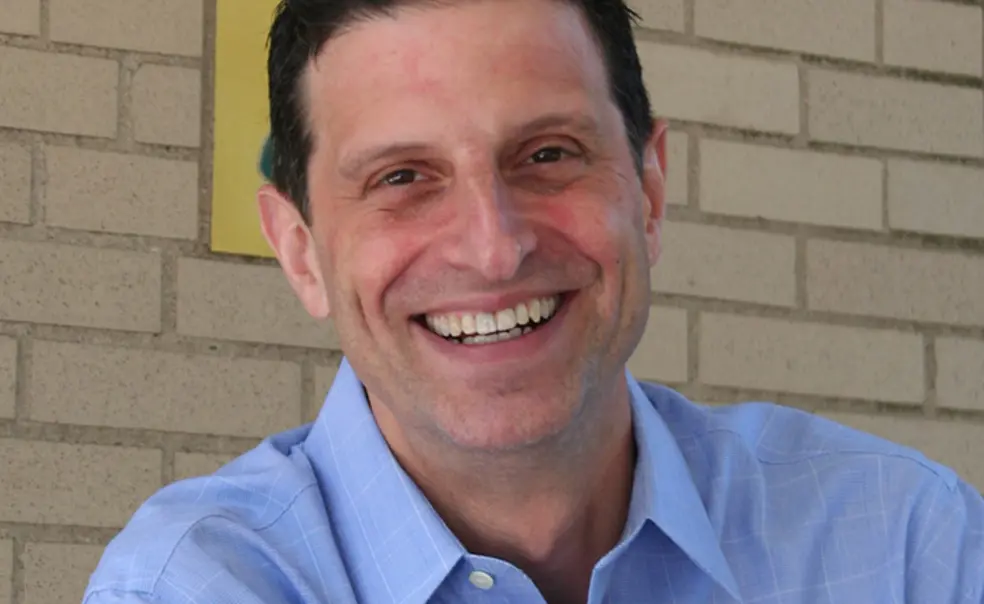 Daniel Oscar ’88 Promotes Mentoring as a Driver of Educational Outcomes Daniel Oscar ’88 Promotes Mentoring as a Driver of Educational Outcomes