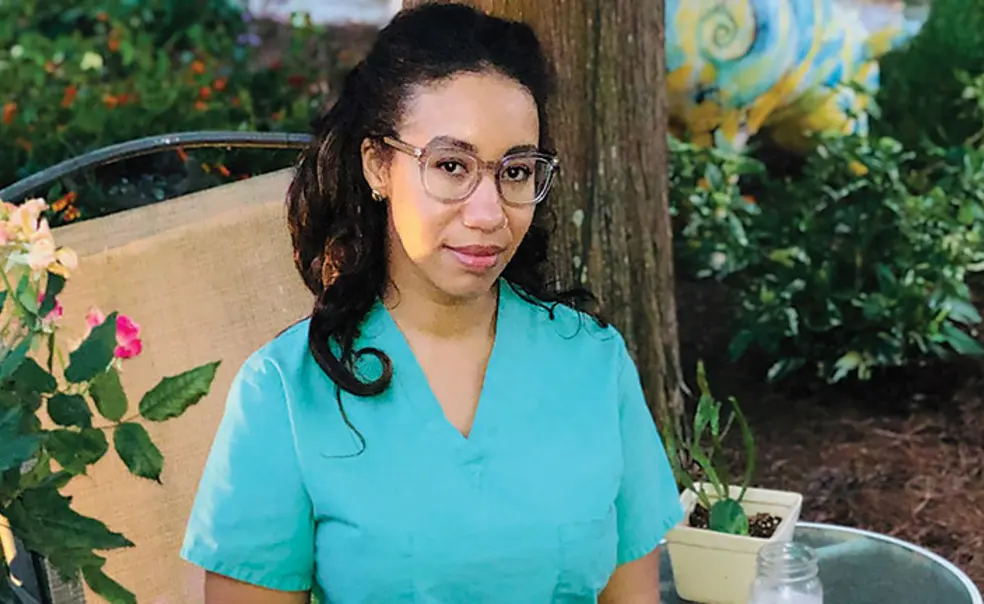 Physician Amanda Satterthwaite ’10 Fights Fear In the ICU Physician Amanda Satterthwaite ’10 Fights Fear In the ICU