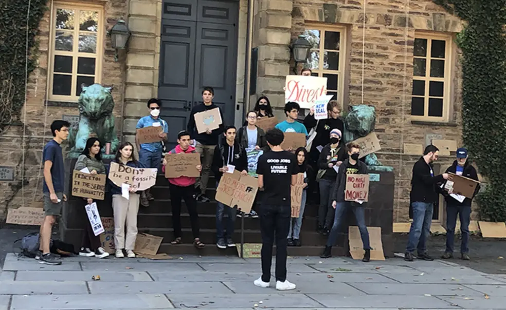 DivestProtest.jpg Students with Divest Princeton hold signs in front of Nassau Hall, made of cardboard and showing their support for Princeton divesting from fossil fuels.