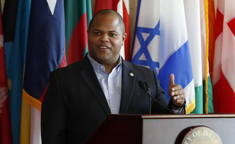 EricJohnson.jpg Dallas Mayor Eric Johnson *03 speaks at a podium.