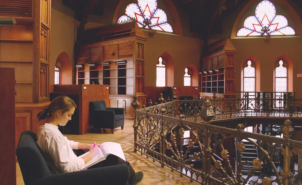 FTA March.jpg Woman studying in the Chancellor Green Rotunda