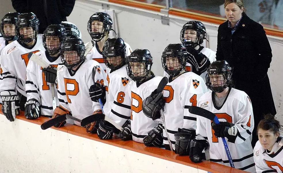 Photo From the Archives: Women’s Hockey