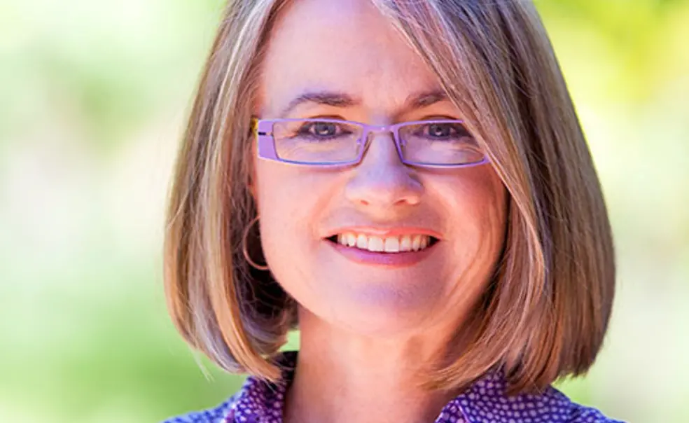 Helen-Thorpe-by-Marea-Evans_504.jpg Helen Thorpe ’87