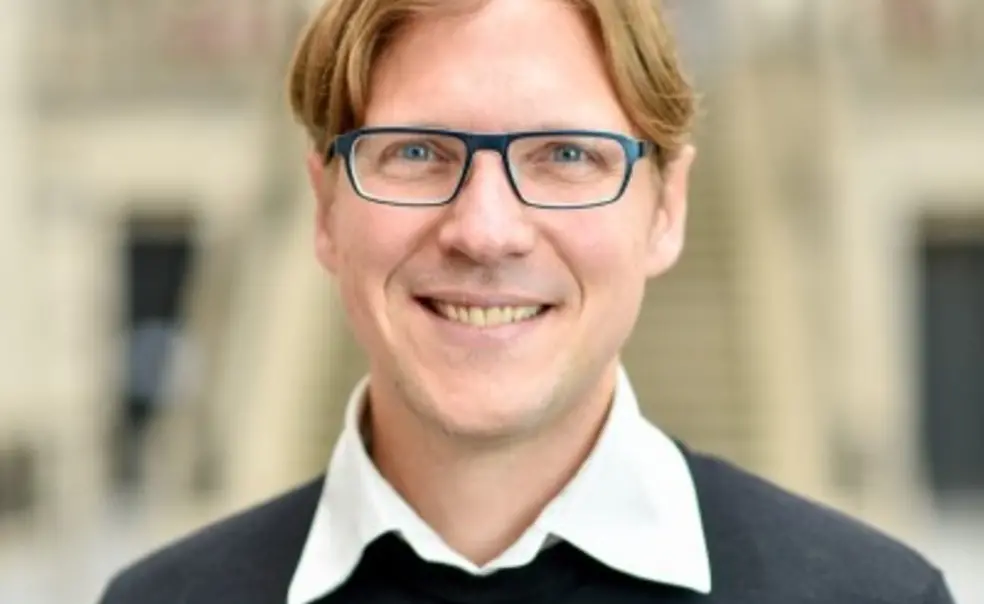 Jonathan Reades ’97 on Face-to-Face Communication in Business Jonathan Reades ’97 on Face-to-Face Communication in Business