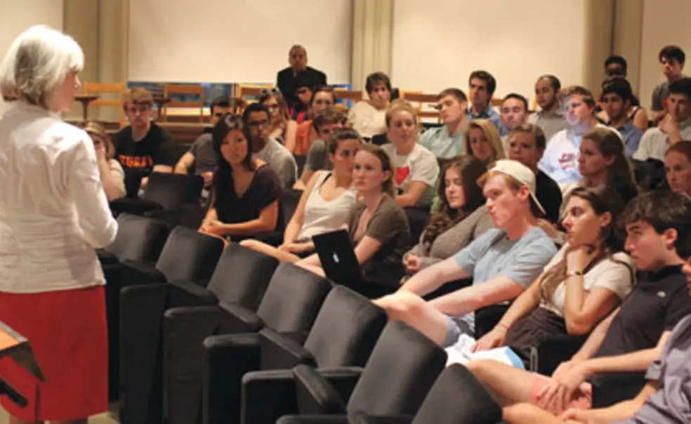 Study group: Ban freshmen from Greek organizations Study group: Ban freshmen from Greek organizations