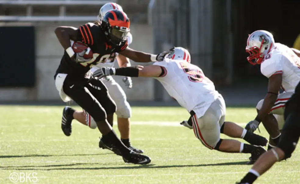 Football falls to Brown, 17-13