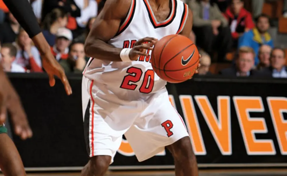 Davis '12, Mavraides '11 lead men's basketball Davis '12, Mavraides '11 lead men's basketball